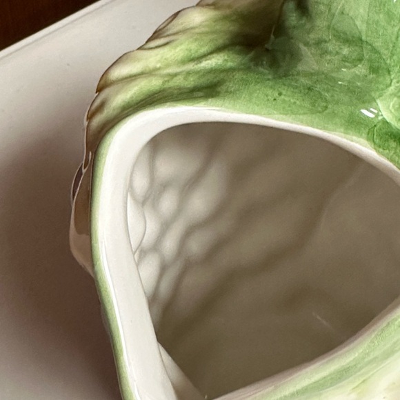 Vintage Majolica Pottery Embossed Grape shaped serving pitcher - Picture 12 of 15